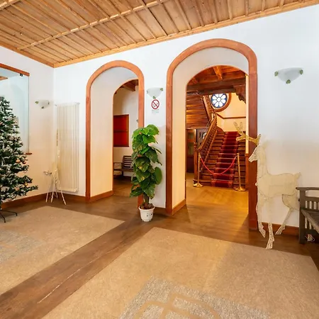 Apartman In The Historic Building, Con Aria Condizionata *