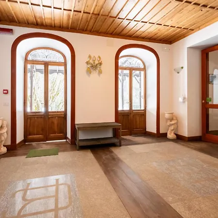 Apartman In The Historic Building, Con Aria Condizionata *