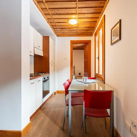 In The Historic Building, Con Aria Condizionata Apartman *